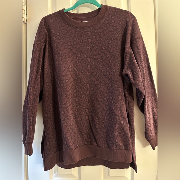 American Eagle - Leopard Print Crewneck Sweatshirt in Plum - Picture 1 of 6